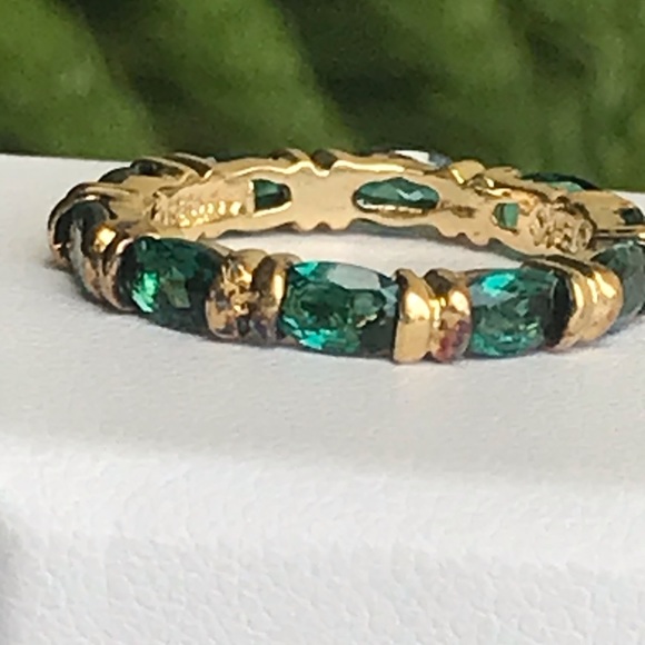 Jackie Kennedy Emerald Band Ring - Picture 3 of 6